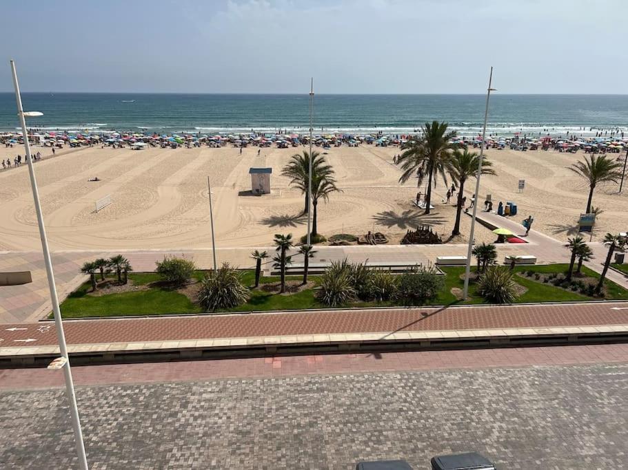 Apartamento 1ª Linea De Playa - Con Piscina Y Parking Playa de Gandia Exterior photo