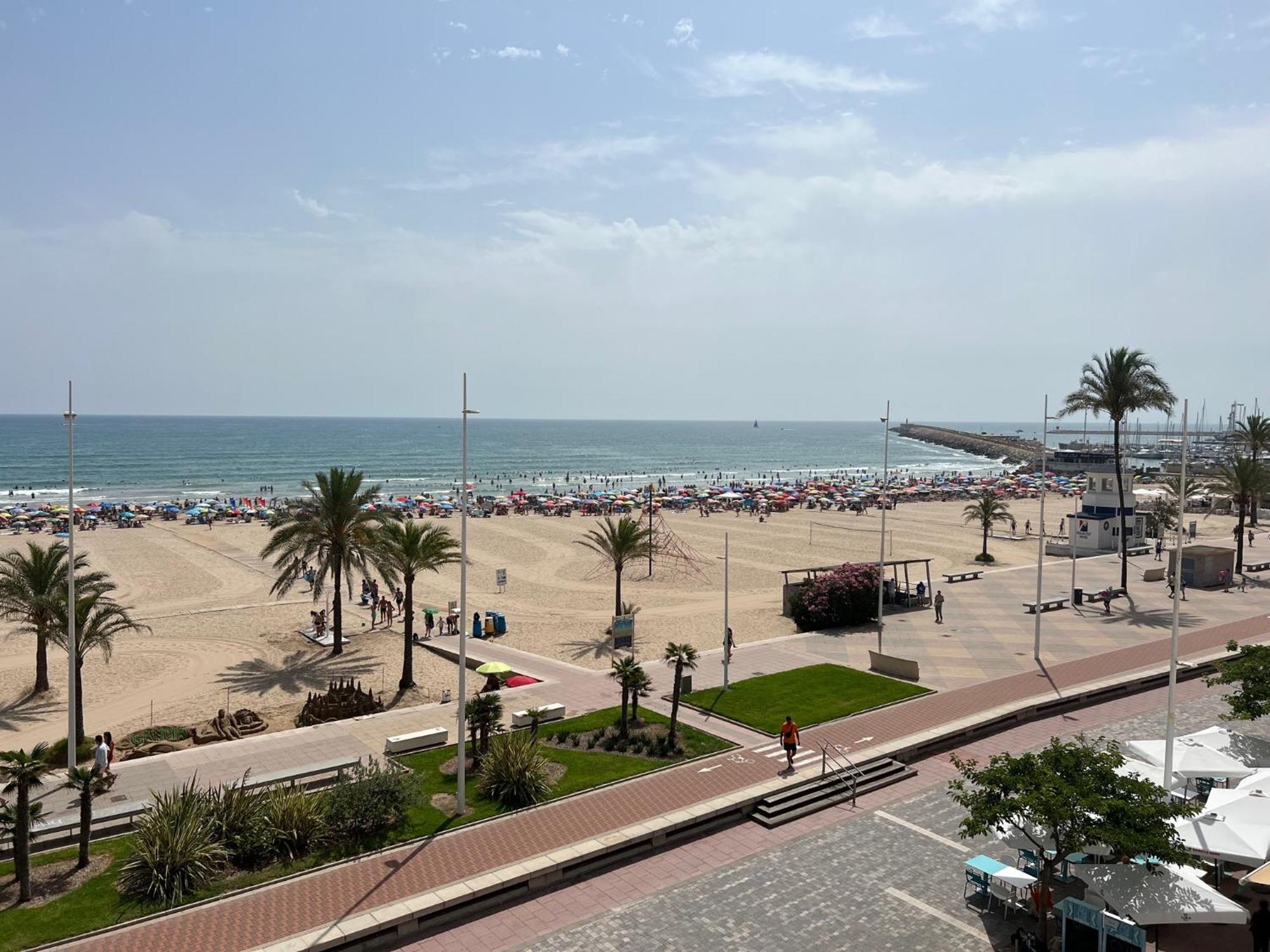 Apartamento 1ª Linea De Playa - Con Piscina Y Parking Playa de Gandia Exterior photo